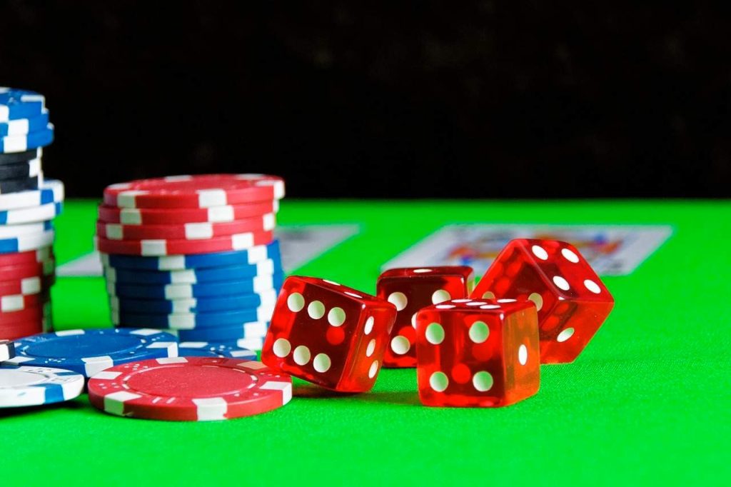 What are the benefits of playing online games at Bungbet168?